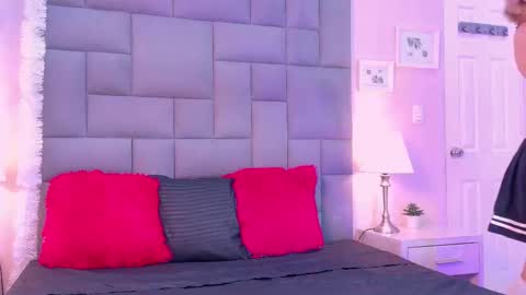 Snapshot of noahbells chatting on 12-21-25, 11:50 Noah online show from 12-21-25, 11:50