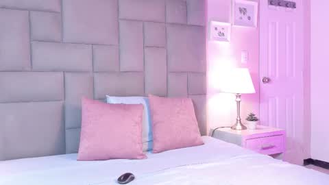 Snapshot of noahbells chatting on 03-12-26, 01:06 Noah online show from 03-12-26, 01:06