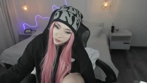 Snapshot of noahcryptic chatting on 02-13-26, 04:30 Noah online show from 02-13-26, 04:30