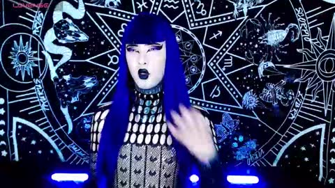 Snapshot of noamy_666 chatting on 10-29-25, 02:14 caroline online show from 10-29-25, 02:14