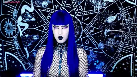 Snapshot of noamy_666 chatting on 10-30-25, 02:02 caroline online show from 10-30-25, 02:02