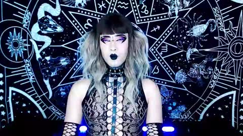 Snapshot of noamy_666 chatting on 11-13-25, 01:26 caroline online show from 11-13-25, 01:26