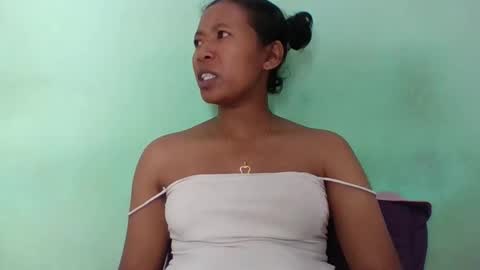 noellah online show from 04-12-26, 03:28