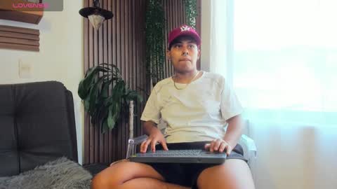 Snapshot of noha__scott chatting on 03-12-26, 02:23 noha online show from 03-12-26, 02:23