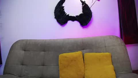 noha_and_iam1 online show from 06-11-26, 12:32