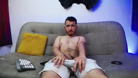 noha_and_iam1 online show from 06-12-26, 07:35