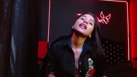 Snapshot of noha_thomson chatting on 10-30-25, 06:30 Noha Thomson online show from 10-30-25, 06:30