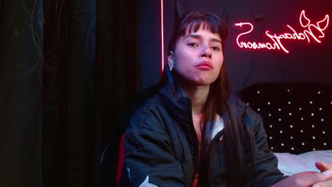 Snapshot of noha_thomson chatting on 11-28-25, 02:47 Noha Thomson online show from 11-28-25, 02:47