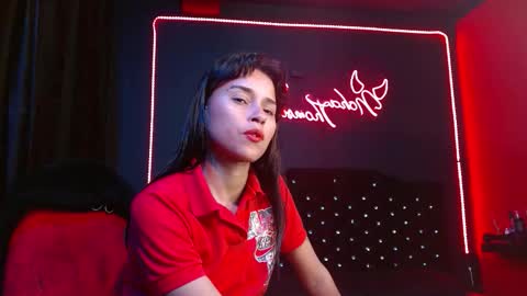 Snapshot of noha_thomson chatting on 12-19-25, 02:51 Noha Thomson online show from 12-19-25, 02:51