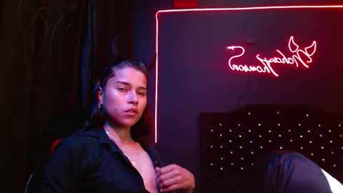 Snapshot of noha_thomson chatting on 12-23-25, 03:15 Noha Thomson online show from 12-23-25, 03:15