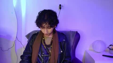 Snapshot of noidysis chatting on 10-10-25, 04:00 maxie online show from 10-10-25, 04:00