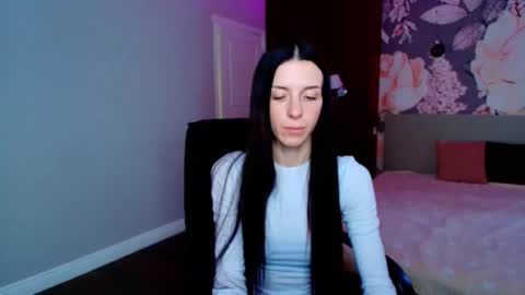 NoirDiva online show from 04-09-26, 12:21