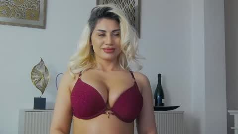 Snapshot of nona_nn chatting on 03-20-26, 09:30 Nona online show from 03-20-26, 09:30
