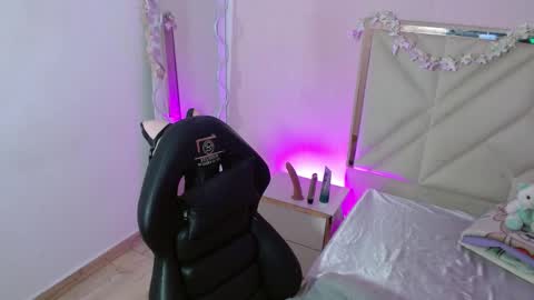 Snapshot of nooah_tay chatting on 03-09-26, 03:10 nooah_tay online show from 03-09-26, 03:10