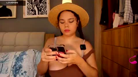 Snapshot of noor_bloom chatting on 06-10-26, 01:43 Soy Ash online show from 06-10-26, 01:43