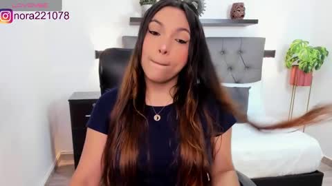 Snapshot of nora22xx chatting on 01-11-25, 02:41 Nora online show from 01-11-25, 02:41