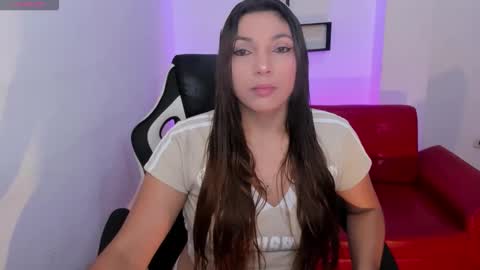 Snapshot of nora22xx chatting on 12-15-25, 05:01 Nora online show from 12-15-25, 05:01