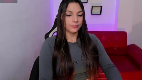 Snapshot of nora22xx chatting on 12-19-25, 03:24 Nora online show from 12-19-25, 03:24