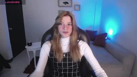 Snapshot of nora_vennucci chatting on 01-26-25, 07:20 Nora online show from 01-26-25, 07:20