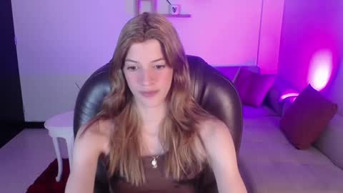 Snapshot of nora_vennucci chatting on 02-05-25, 07:10 Nora online show from 02-05-25, 07:10