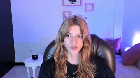 Snapshot of nora_vennucci chatting on 02-11-25, 09:14 Nora online show from 02-11-25, 09:14