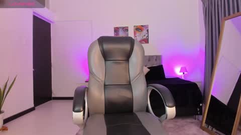 Snapshot of nora_vennucci chatting on 03-11-25, 07:25 Nora online show from 03-11-25, 07:25