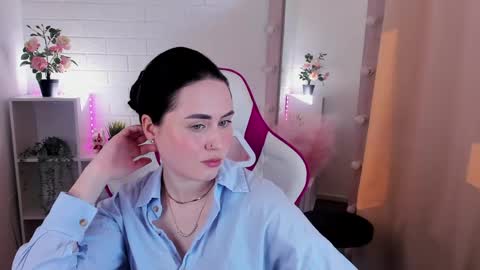 Nora online show from 04-21-26, 06:41