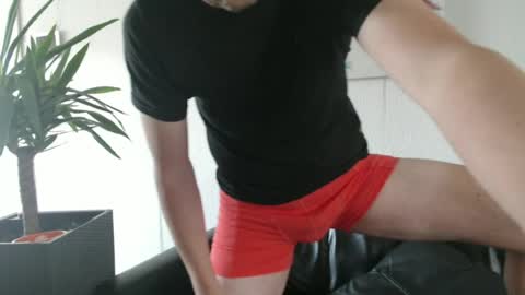Snapshot of nordicrunner76 chatting on 06-14-26, 06:43 nordicrunner76 online show from 06-14-26, 06:43