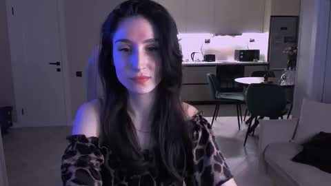 Hazel online show from 10-31-25, 08:21