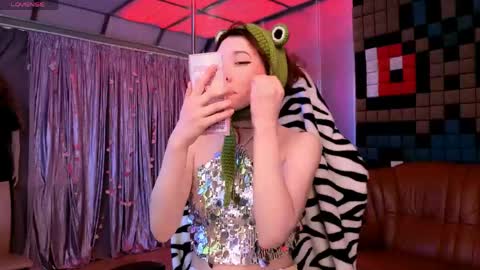 Snapshot of northern_moon chatting on 05-28-26, 08:22 northern_moon online show from 05-28-26, 08:22