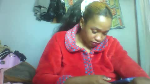 Snapshot of nosminah01 chatting on 09-10-25, 12:05 nosminah01 online show from 09-10-25, 12:05