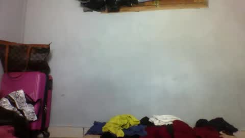 Snapshot of nosminah01 chatting on 09-17-25, 07:15 nosminah01 online show from 09-17-25, 07:15