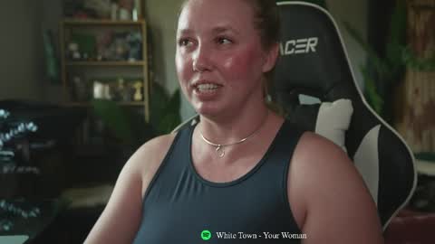 Deven Eden  sometimes Lilith or Eve online show from 04-09-26, 01:05