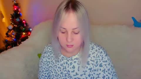 Snapshot of not_nakedcat chatting on 12-19-24, 02:35 hi glad to chat online show from 12-19-24, 02:35