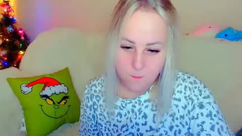 Snapshot of not_nakedcat chatting on 12-27-24, 04:15 hi glad to chat online show from 12-27-24, 04:15