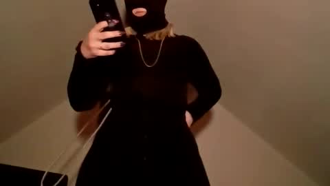 Snapshot of notouchmami chatting on 01-07-26, 11:56 notouchmami online show from 01-07-26, 11:56