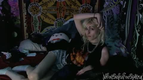 Snapshot of notsafeforspite chatting on 03-27-26, 06:08 FREAKY DRACULA online show from 03-27-26, 06:08