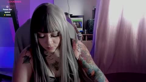 Snapshot of nova_gara chatting on 10-27-25, 07:07 s online show from 10-27-25, 07:07