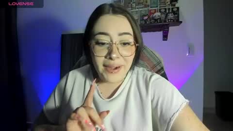 Snapshot of nova_gara chatting on 06-11-26, 12:32 s online show from 06-11-26, 12:32