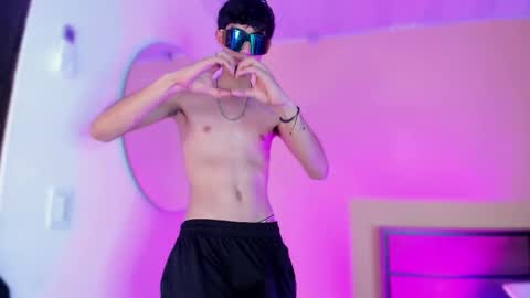 Snapshot of novawheeler chatting on 01-05-25, 04:16 Nova online show from 01-05-25, 04:16