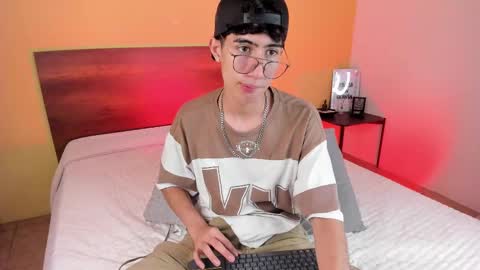 Snapshot of novawheeler chatting on 02-05-25, 02:40 Nova online show from 02-05-25, 02:40