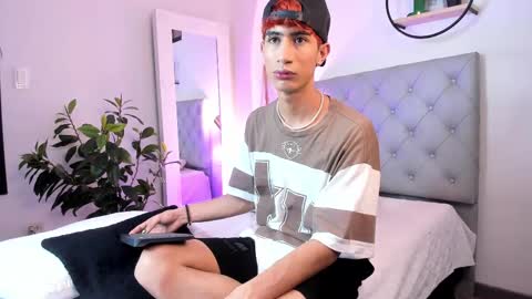 Snapshot of novawheeler chatting on 03-11-25, 03:59 Nova online show from 03-11-25, 03:59