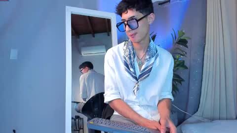 Snapshot of novawheeler chatting on 09-11-25, 03:56 Nova online show from 09-11-25, 03:56