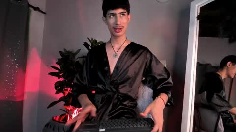 Snapshot of novawheeler chatting on 10-19-25, 07:36 Nova online show from 10-19-25, 07:36