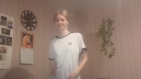 Snapshot of novellahartig chatting on 03-07-26, 03:20 Sari It is my first day online show from 03-07-26, 03:20