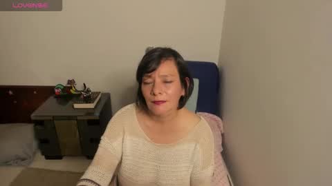 nuit_rose online show from 09-17-25, 01:51