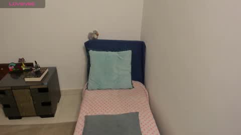 nuit_rose online show from 10-15-25, 02:33