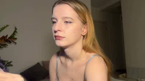 Snapshot of nura_foxx chatting on 02-17-26, 01:35 nura_foxx online show from 02-17-26, 01:35