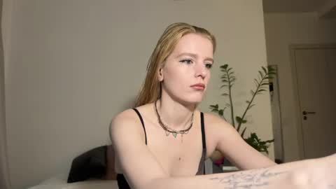 Snapshot of nura_foxx chatting on 05-10-26, 01:22 nura_foxx online show from 05-10-26, 01:22