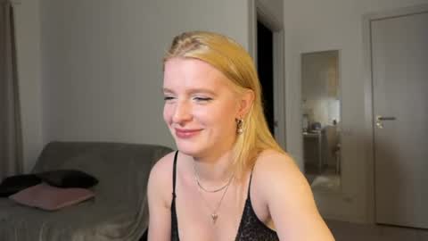 Snapshot of nura_foxx chatting on 06-28-26, 12:38 nura_foxx online show from 06-28-26, 12:38